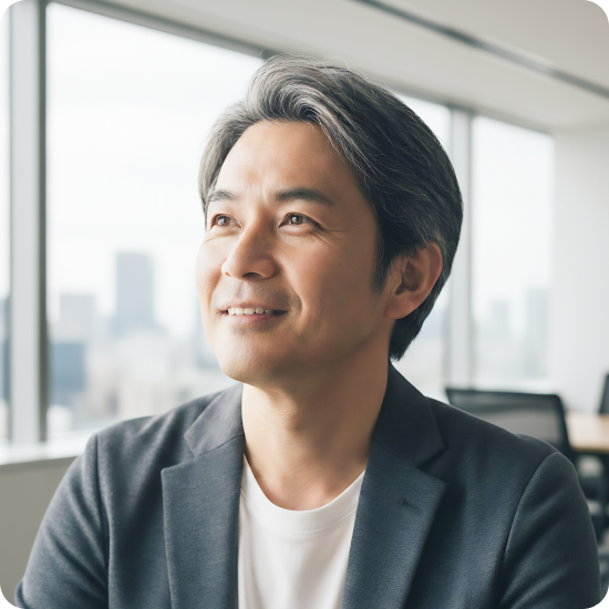 上を見上げる小規模事業者